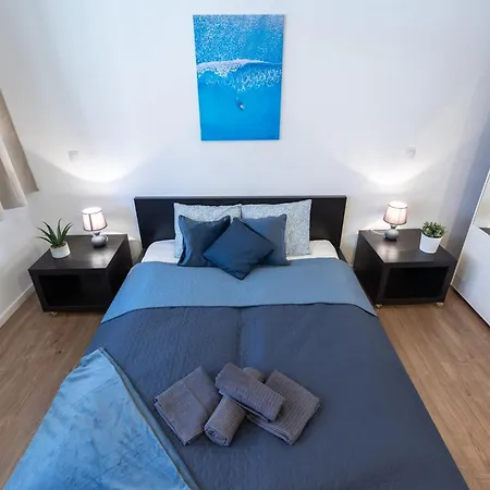 Gems Of - Sapphire Apartament *